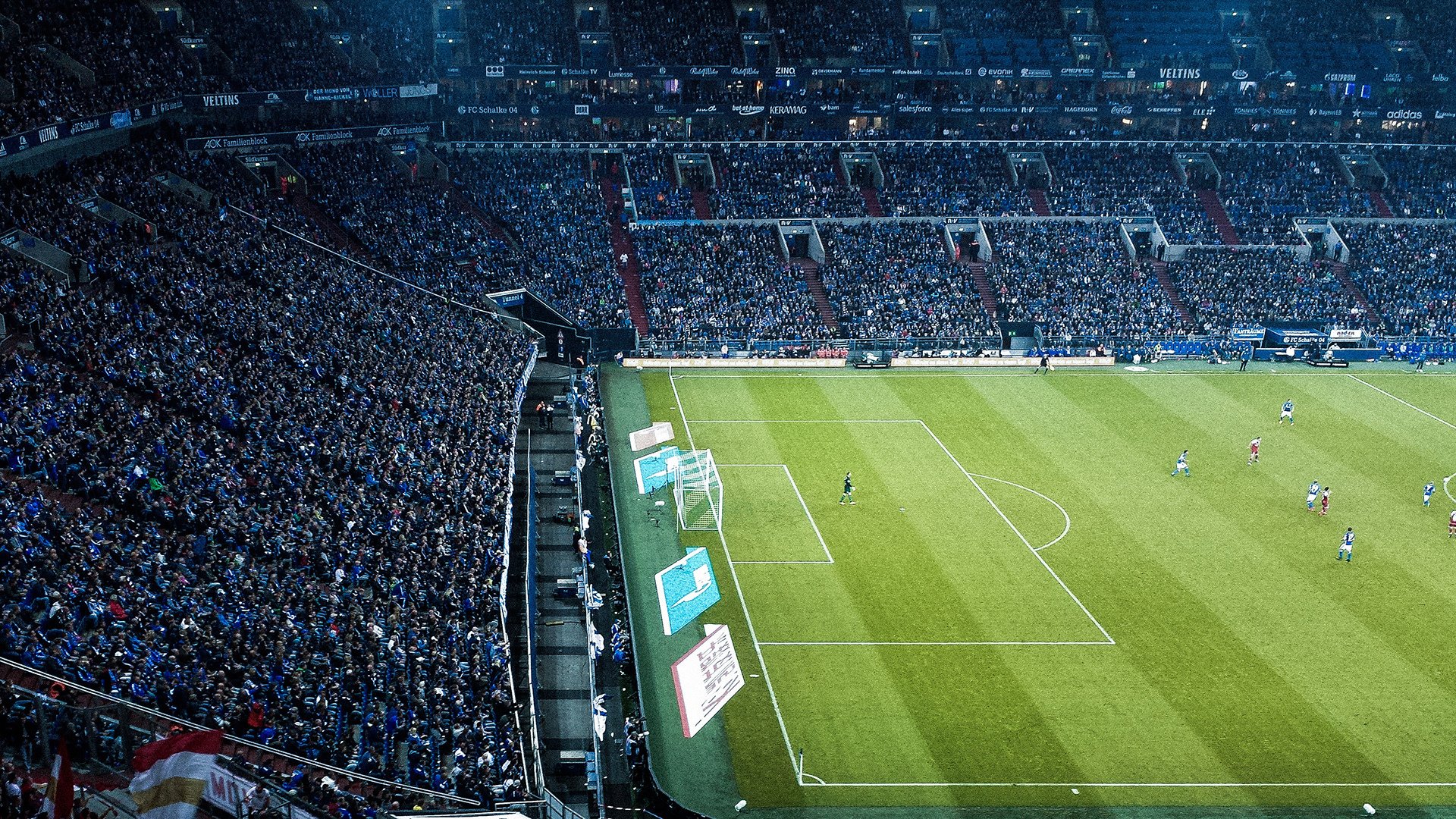 “无限可能，2025电竞舞台引爆年轻力量！”